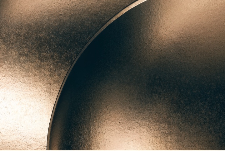 Arco de bronce de geometría precisa